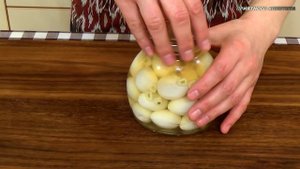 Маринованные перепелиные яйца (pickled eggs)