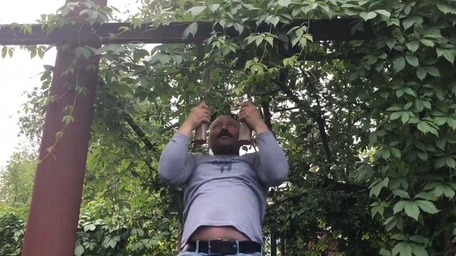 Укрепление хвата при помощи подтягивания на деревянных нунчаках. смотреть онлайн