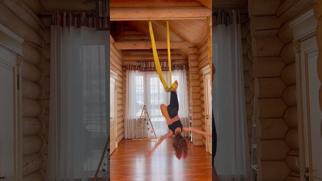 Акробатика на гамаке для аэройоги (Aerial Hammock Acrobatic )