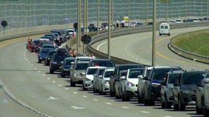 Пробки на Крымском мосту: со стороны Тамани своей очереди на проезд ожидали от 700 до 1,5 тыс. машин