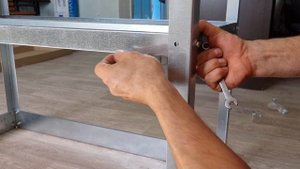 Сборка производственного стола