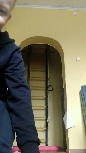 Егор и Даня танцуют