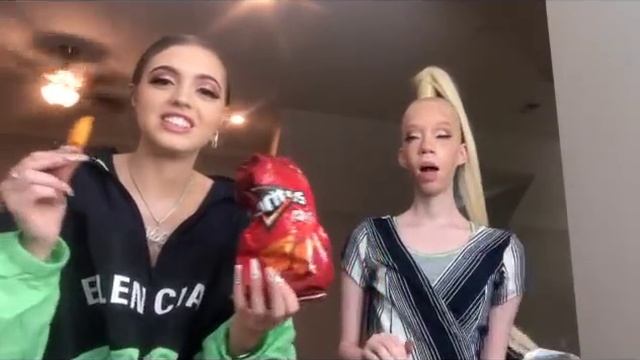 MEET MY LONG LOST SISTER... | Woah Vicky смотреть онлайн