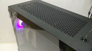 MSI MEG PROSPECT 700R door