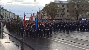 Курсанты десантного училища исполняют композицию ВСТАНЕМ Шаман