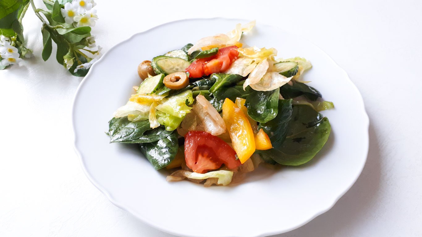 Простые салаты на скорую руку. Как приготовить салат лёгкий и вкусный. Овощной салат – рецепт.