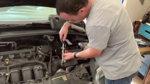 How to change the battery in a 2012 Ford Focus