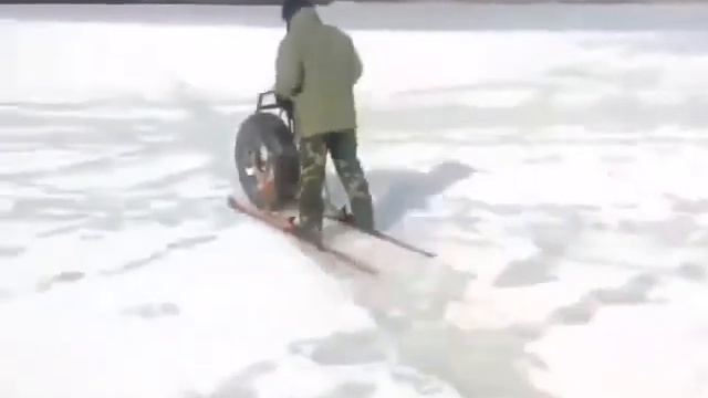 МОНОколесо на ЛЫЖАХ! Самоделка для зимней рыбалки 2020 русские на рыбалке видео приколы