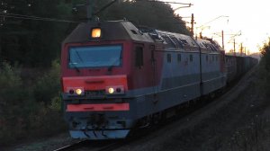 "Ревущая Синара" 2ЭС6-370 с грузовым поездом