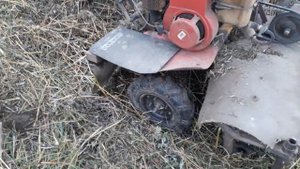 Покос двухметрового бурьяна мульчиром.