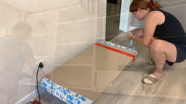 Бюджетная КУХНЯ своими руками из дсп - СТОИМОСТЬ и установка верхних кухонных шкафов смотреть онлайн