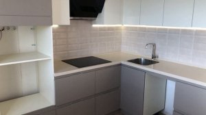 Odissey | Столешница с плинтусом с плавным переходом из искусственного камня и подклееной мойкой