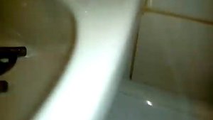 Как закрепить смеситель если он расшатался.