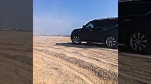 Infiniti QX56 преодолевает бездорожье. outstanding offroad