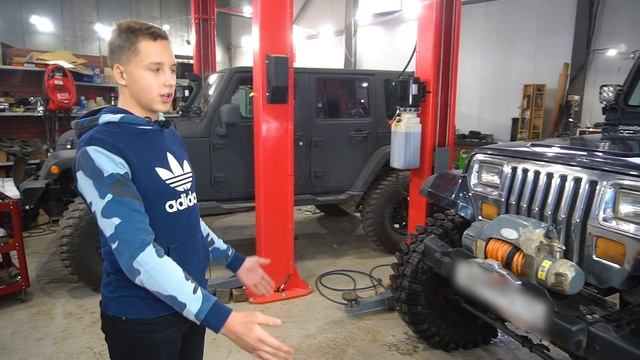 Неуязвимый Jeep Wrangler YJ и его владелец. Обзор.