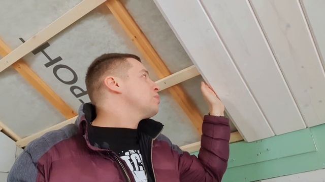 ? ИМИТАЦИЯ БРУСА НА ПОТОЛКЕ? Как сделать отделку дома из газобетона деревом на мансардном этаже ? смотреть онлайн