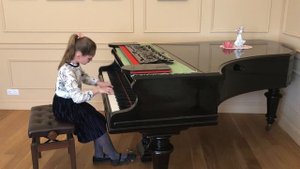 Ф. Кулау Вариации Соль-мажор. Исполняет Кучмай София, 9 лет.