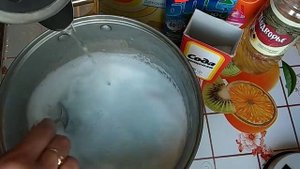 Как вывести пятна с кухонных полотенец