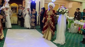 Семейный праздник, казахский обычай "тусау кесу"