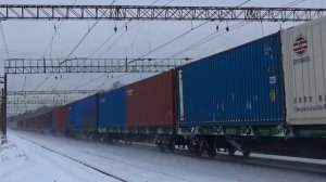Электровоз ВЛ10У-927 с контейнерным грузовым поездом, проследует станцию Детково БМО жд