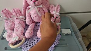 Подарочный набор для новорождённой малышки крючком 🙂