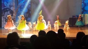 Три весёлых зайчика