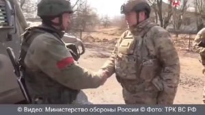 Лапин награждает за особые заслуги своего сына подполковника Лапина