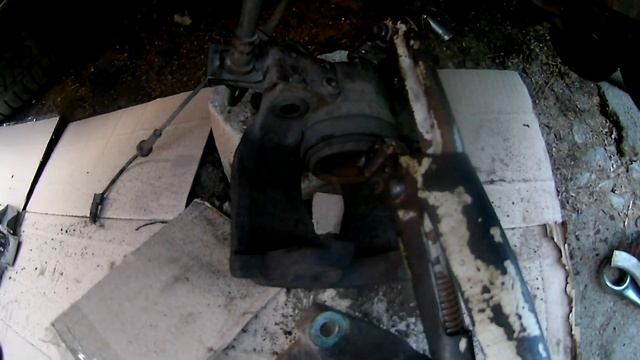 Замена переднего тормозного диска Renault Laguna 2. Как вдавить поршень переднего суппорта. смотреть онлайн