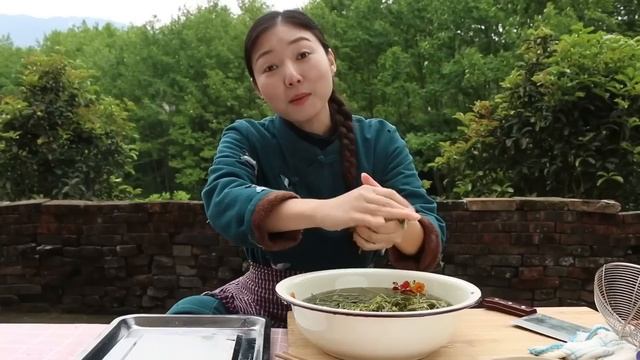 買條草魚，小雨先炸後烤做烤魚，配上嫩魔芋，吃一口太享受！ #市民朱小雨 смотреть онлайн