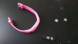 Замена батарейки на  сыликоновых led часах - браслете