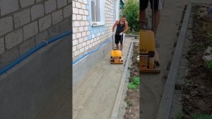 Как выставить бордюры и положить тротуарную плитку