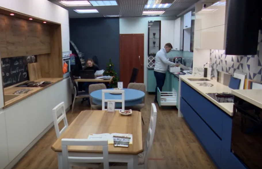 Сотрудница мебельного магазина в Москве обманула клиентов на миллионы рублей