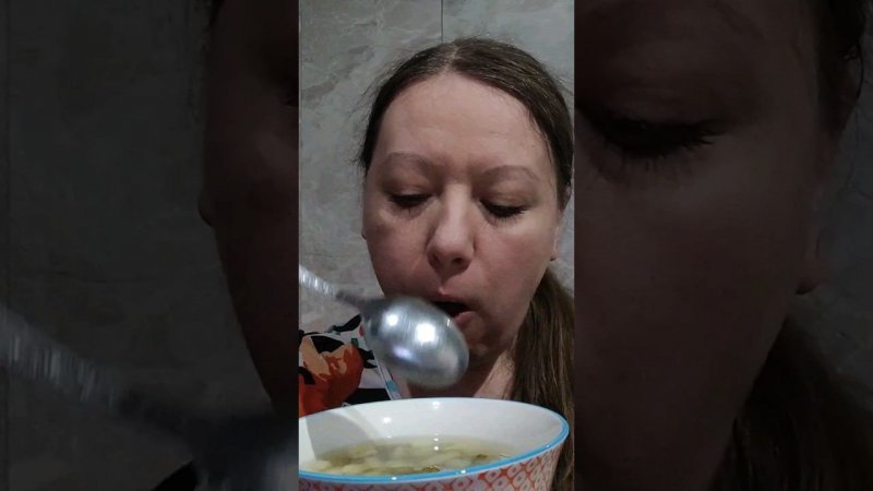 Мукбанг итинг