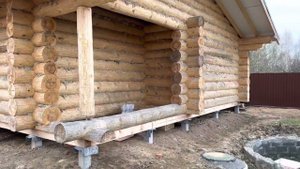 Обзор бани из рубленного бревна после усадки. Начало отделки.