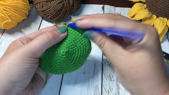Как связать подсолнух крючком (вязанный веночек). смотреть онлайн