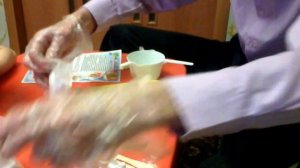ᕦ(ò_óˇ)ᕤ Алина делает (опыты) разноцветные бурлящие бомбачки и купаемся с бомбачками в ванной /