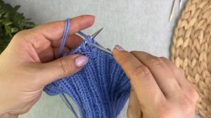 ВЯЗАНАЯ ШАПКА СПИЦАМИ ДЛЯ ВСЕХ ВОЗРАСТОВ. Подробный мастер-класс