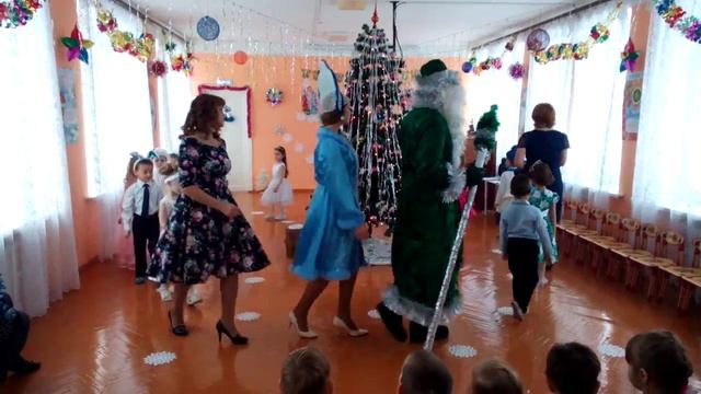 Новогодний хоровод смотреть онлайн