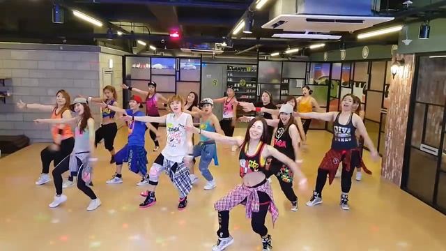 I LOVE ZUMBA / 줌바 / Ariana - Grande Focus (Feat. Jamie Foxx) смотреть онлайн