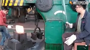 Как куют металл. Как куют большие детали из металла.