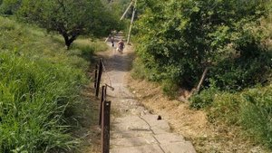 Мариуполь Левобережный спуск к морю на ремонте. Старый спуск рядом с кафе Чайка. Июль 2021