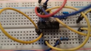 Простейший мультивибратор (генератор звукового сигнала) на двух инверторах микросхем 176/561 серии