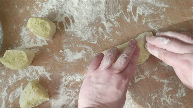 Тесто дрожжевое больше не покупаю, делаю для этих пирожков сама, получается очень сытно