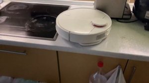 Упадёт ли робот-пылесос Xiaomi со стола?