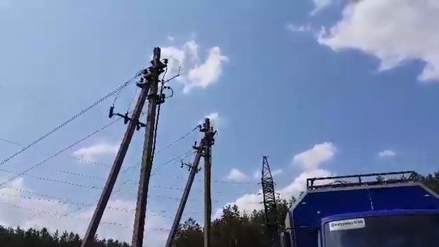 Как в....бал кабель на опоре