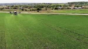 Процесс обработки с/х полей химическими средствами защиты растений.