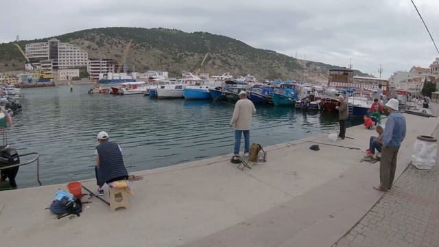 Крым, Балаклава сегодня: набережная, прогулка на катере с дельфинами. Парк Ракушка. Цены на рынке смотреть онлайн