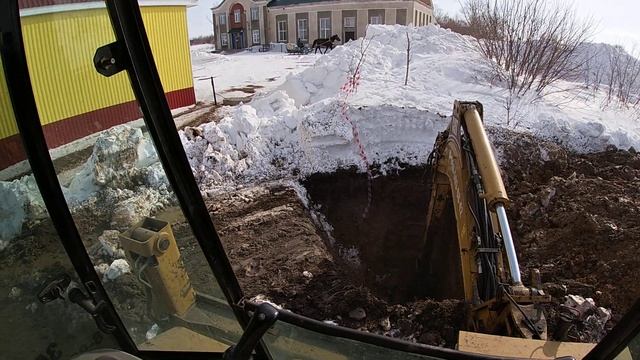 Преимущества джойстиков на экскаваторе-погрузчике. Дёрганье экскаватора )))) смотреть онлайн
