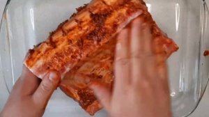 Свиная корейка на кости в духовке. Нежное, сочное мясо украсит любой праздничный стол.