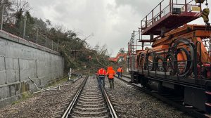 18 поездов отстают от графика из-за сошедшего на железную дорогу в Сочи оползня